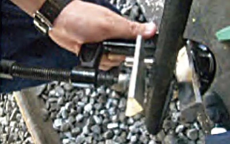 油ストッパー（携帯型高圧ホース応急遮断工具）