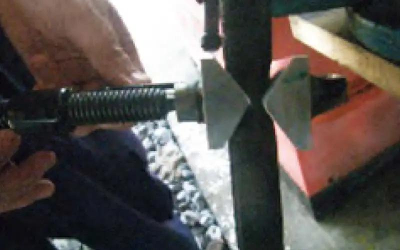 油ストッパー（携帯型高圧ホース応急遮断工具）