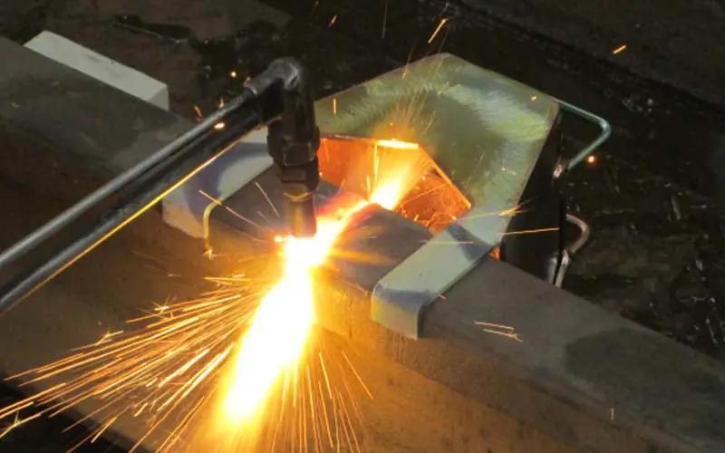 レール溶断用火花防止金具